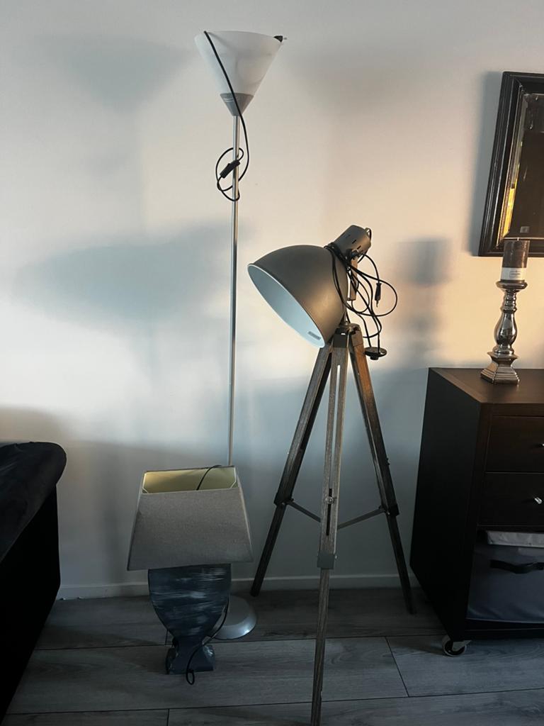 3 staande en 1 tafel lamp, Ophalen, Zo goed als nieuw, 150 tot 200 cm