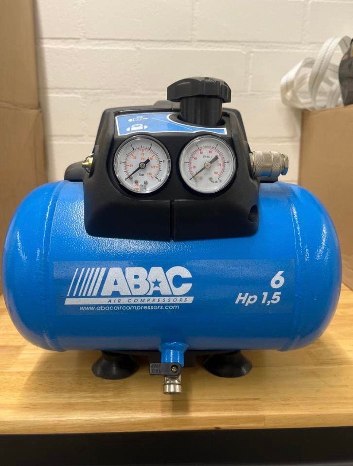 ABAC Compressor 6L 1.5HP / Compact en Krachtig, Doe-het-zelf en Verbouw, Compressors, Gebruikt, 10 bar of meer, Ophalen of Verzenden