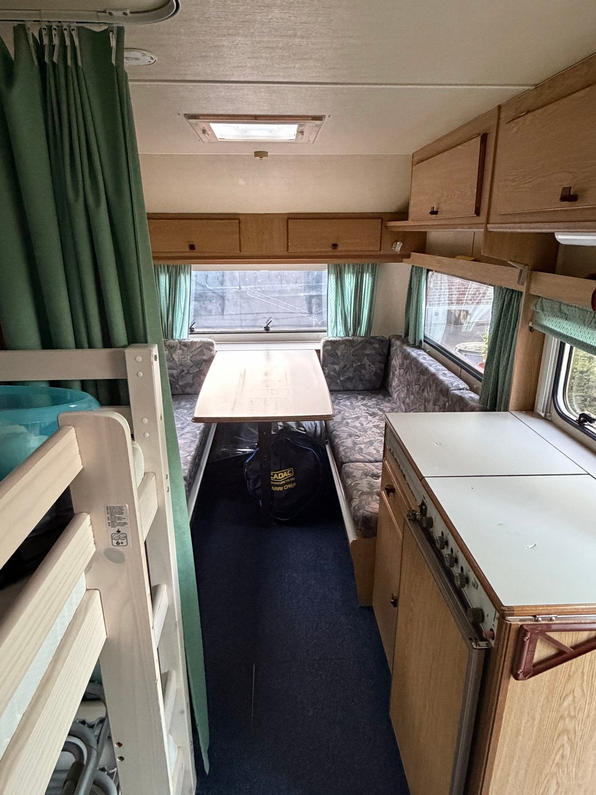 Avento Royal 445 TLD exclusief (4 persoons met stapelbed), Caravans en Kamperen, Caravans, Stapelbed, Avento, Treinzit, Particulier