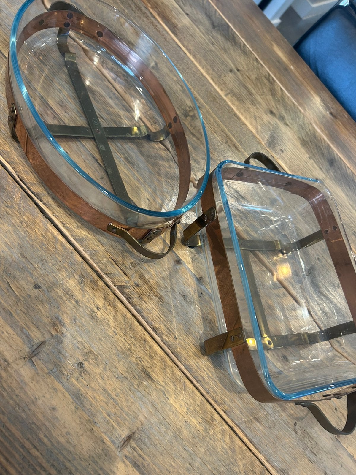 Vintage Pyrex schalen – 2 stuks met metalen houders, Ophalen of Verzenden