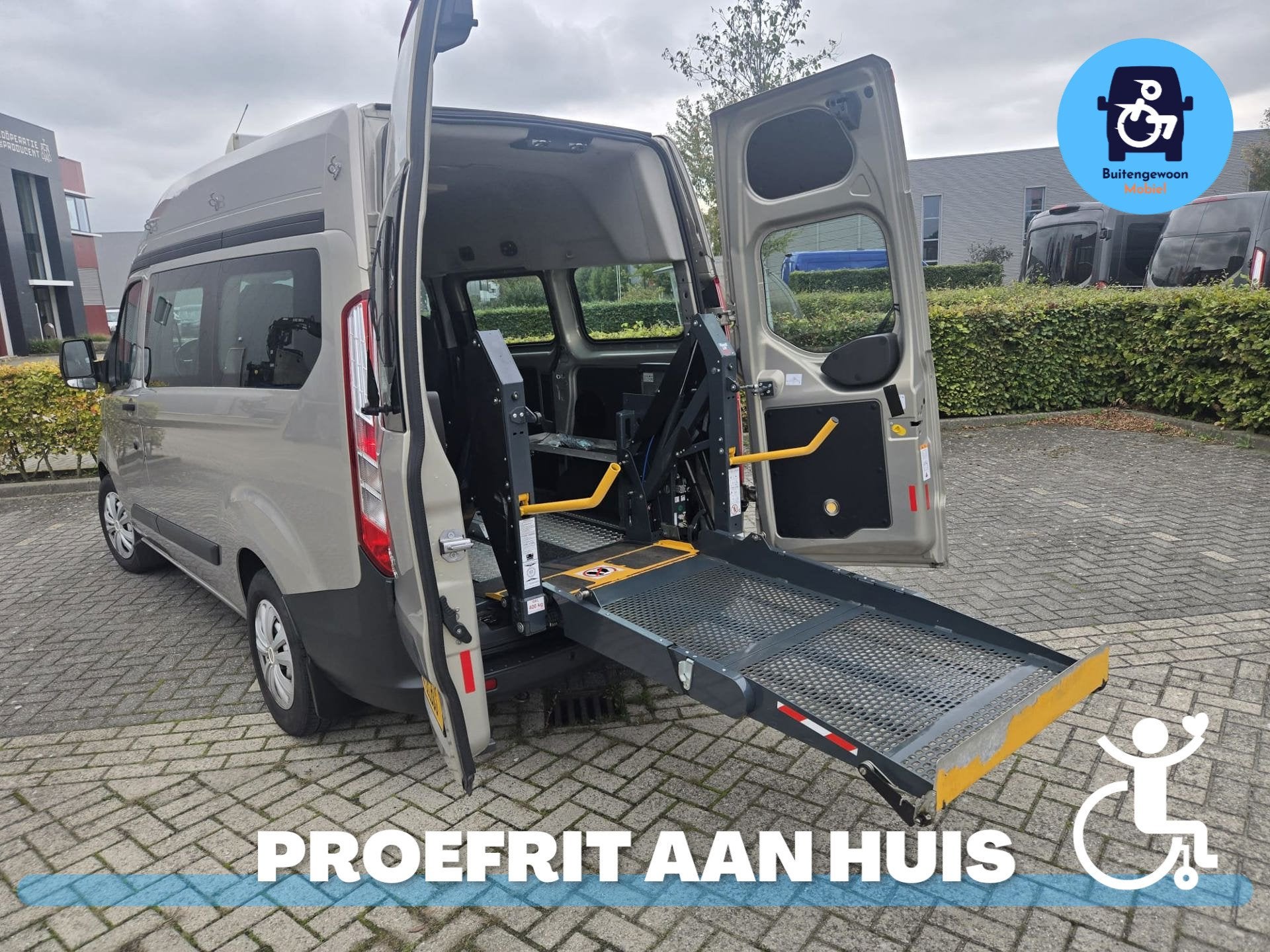 Ford Transit Custom 2.0 TDCI L1H2 | Rolstoelbus | Airco | Au, Auto's, Stof, Gebruikt, Zwart, Beige