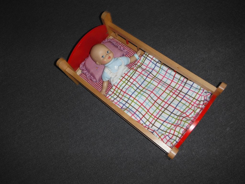 houten poppenbedje  met pop en beddengoed, Ophalen, Gebruikt, Babypop