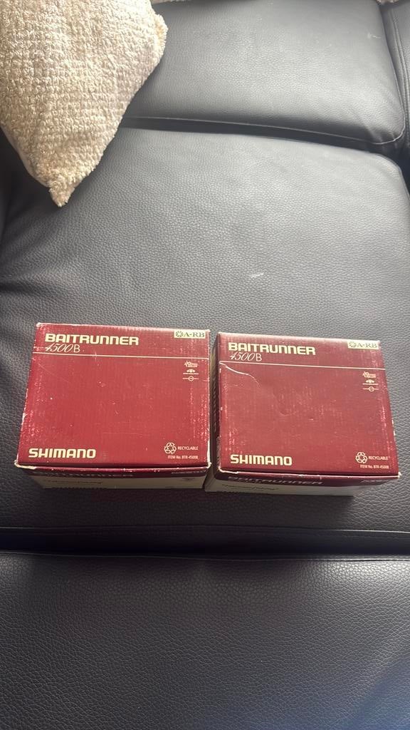 2 Shimano Baitrunner 4500B ZGAN, Ophalen of Verzenden, Zo goed als nieuw, Molen