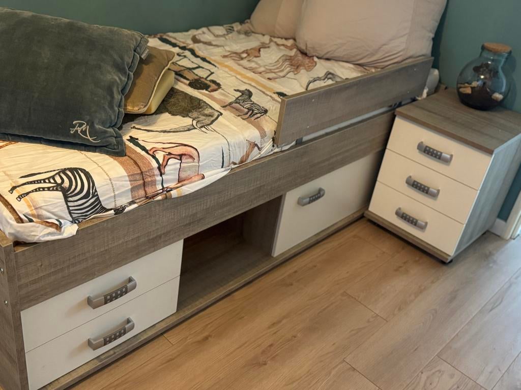 Complete Kinderkamer: Bed, Kast, Nachtkastje, Bureau, Ophalen of Verzenden, Gebruikt, Jongetje
