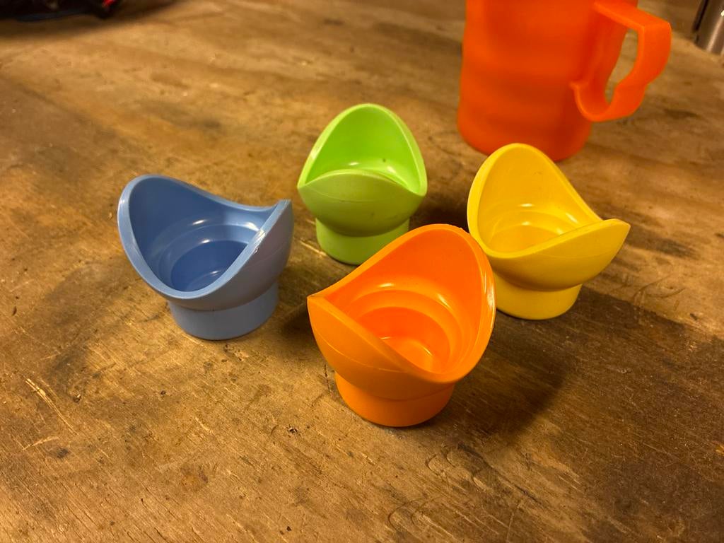4 Tupperware eierdopjes in vrolijke kleuren, Ophalen of Verzenden, Gebruikt, Blauw, Overige typen