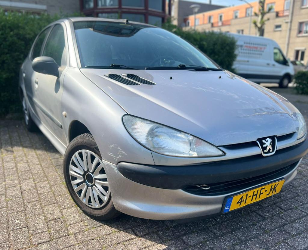 Peugeot 206 1.4 AUTOMAAT/SCHERM/TREKHAAK/LAGE KMSTAND NAP, Stof, Bedrijf, Blauw, 1100 kg