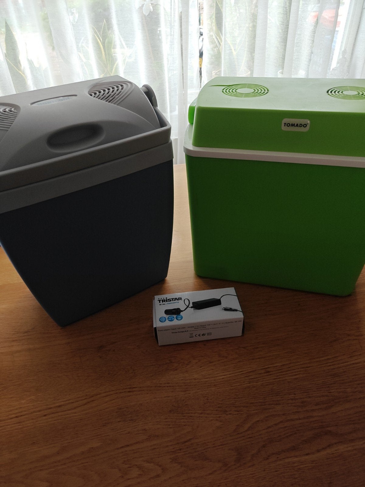 2x Elektrische Koelboxen (Mobicool & Tomado) + Adapter, Ophalen of Verzenden, Gebruikt, Koelbox, Elektrisch
