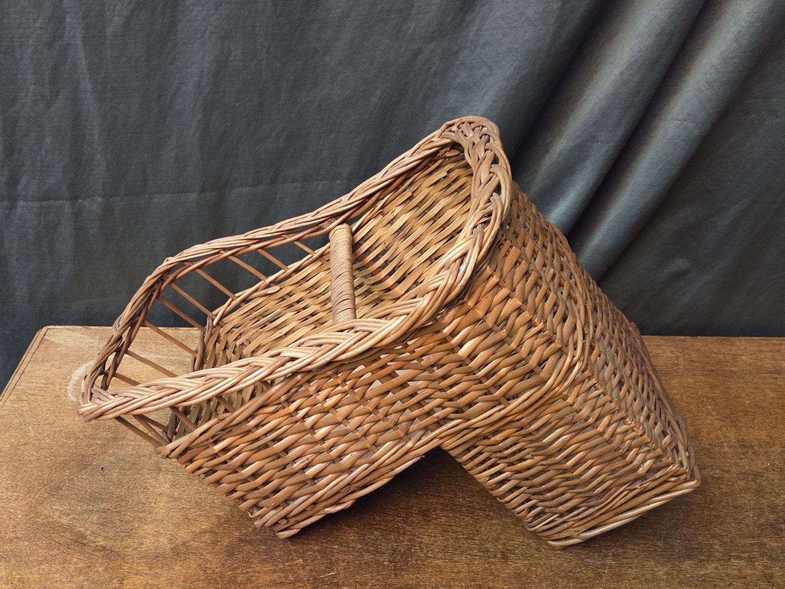 rotan poppen fietsstoeltje, Verzamelen, Verzenden, Pop
