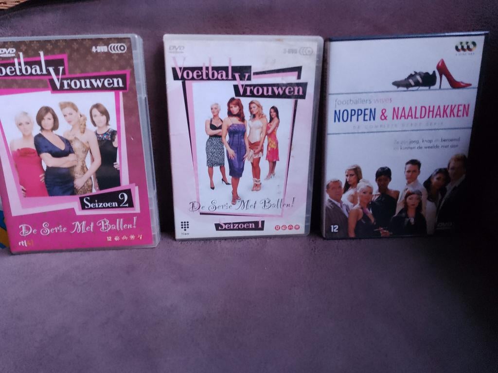 Voetbalvrouwen Seizoen 1 & 2 + Noppen & Naaldhakken DVD, Vanaf 12 jaar, Ophalen of Verzenden, Gebruikt, Drama