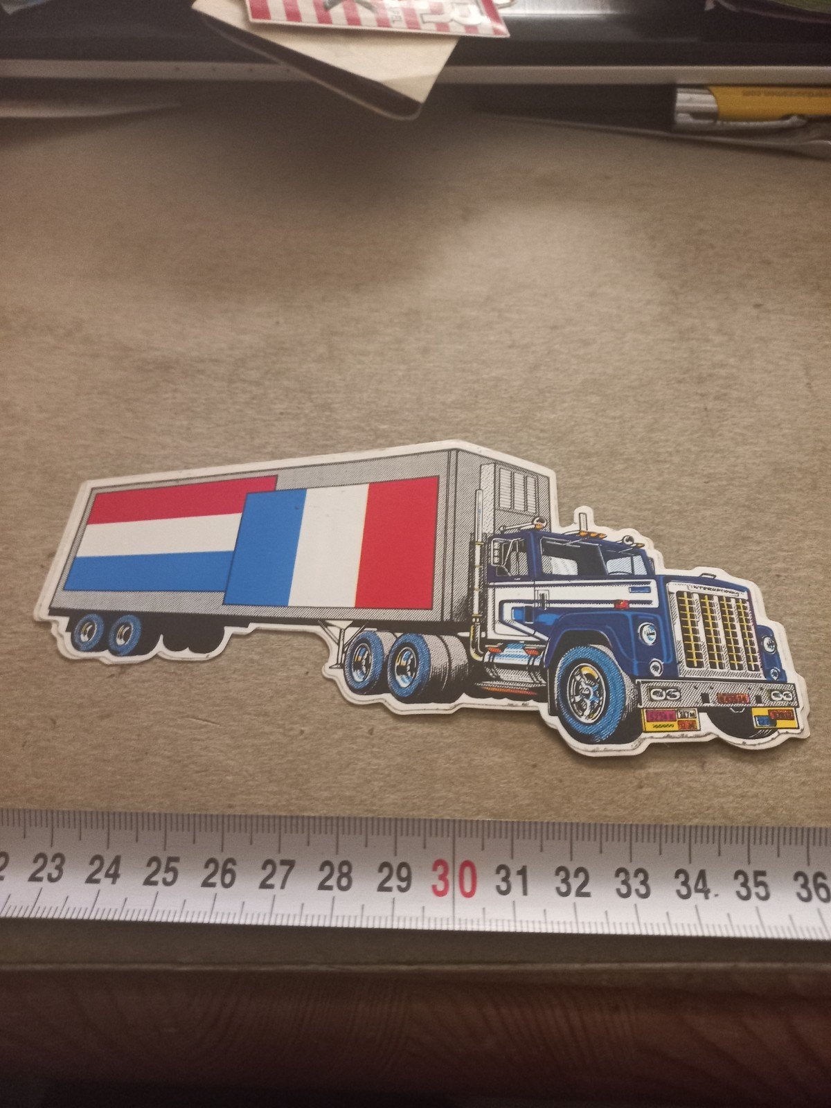 Vintage Vrachtwagen Sticker met Nederlandse Vlag, Ophalen of Verzenden, Zo goed als nieuw, Auto's