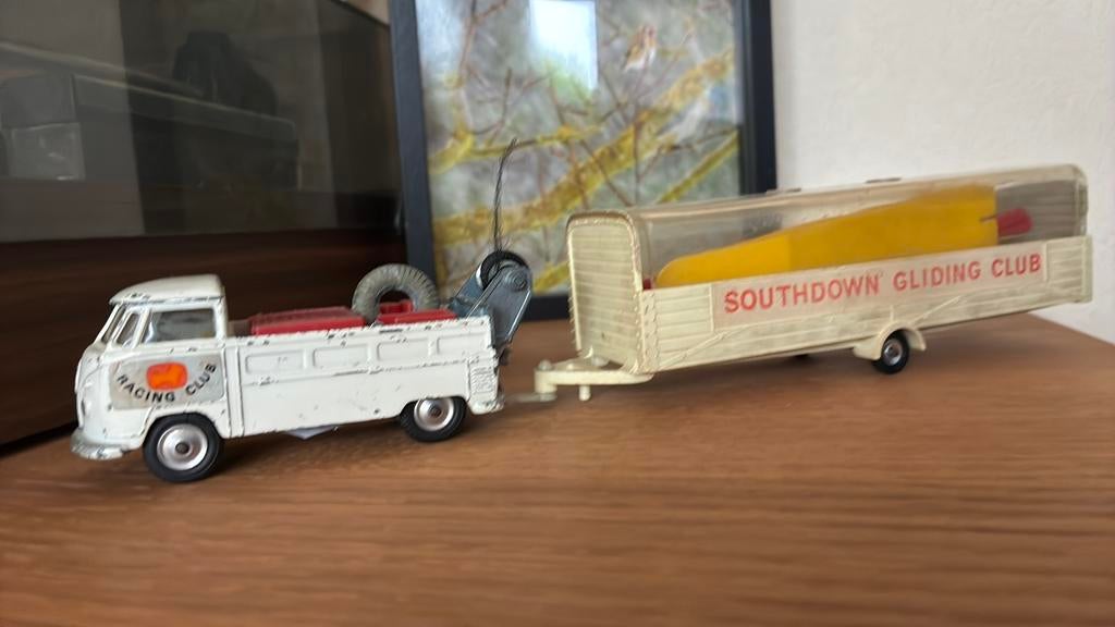 Corgi toys Volkswagen en dinky toys southdown gliding club, Ophalen of Verzenden, Gebruikt, Auto, Corgi