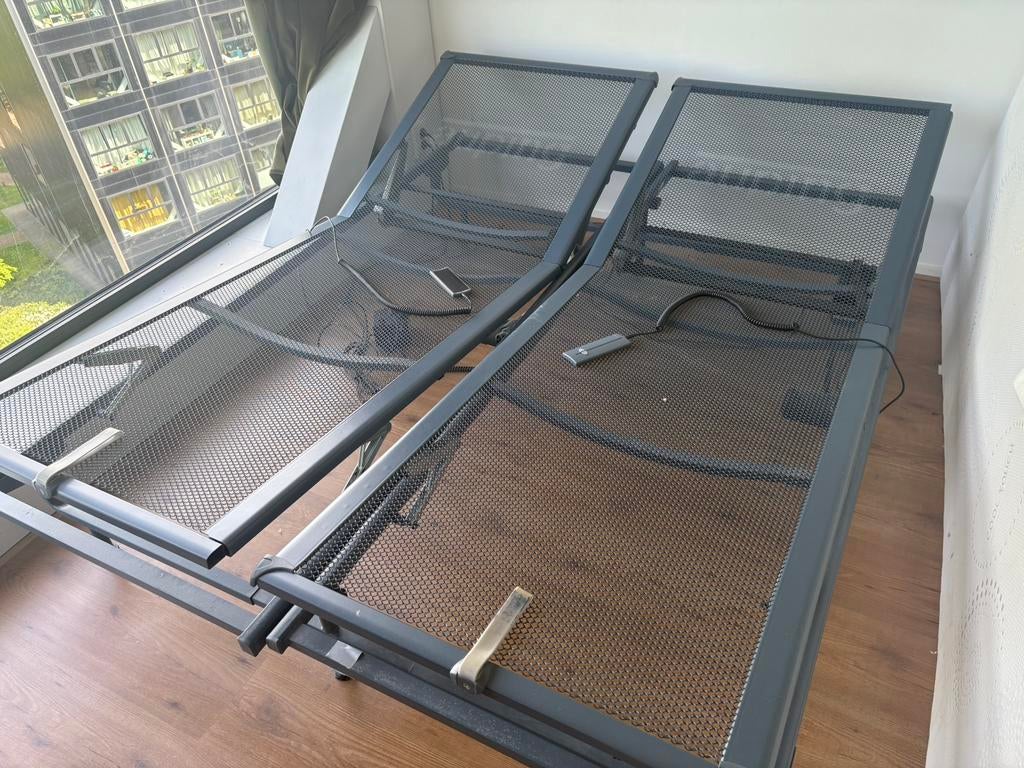 2 elektrische auping bedden, Wit, Tweepersoons, Ophalen of Verzenden, Zo goed als nieuw