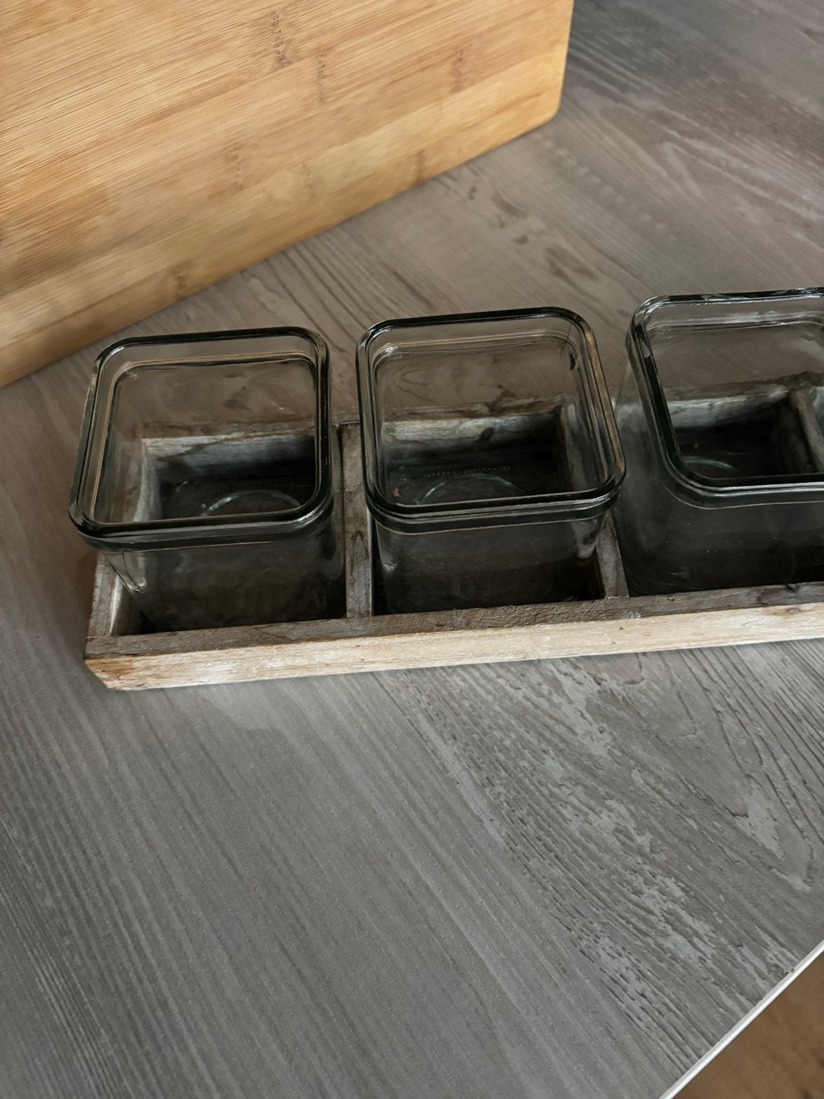 Glazen potjes in houten houder - set van 4, Huis en Inrichting, Hout, Gebruikt, Ophalen of Verzenden, Landelijk
