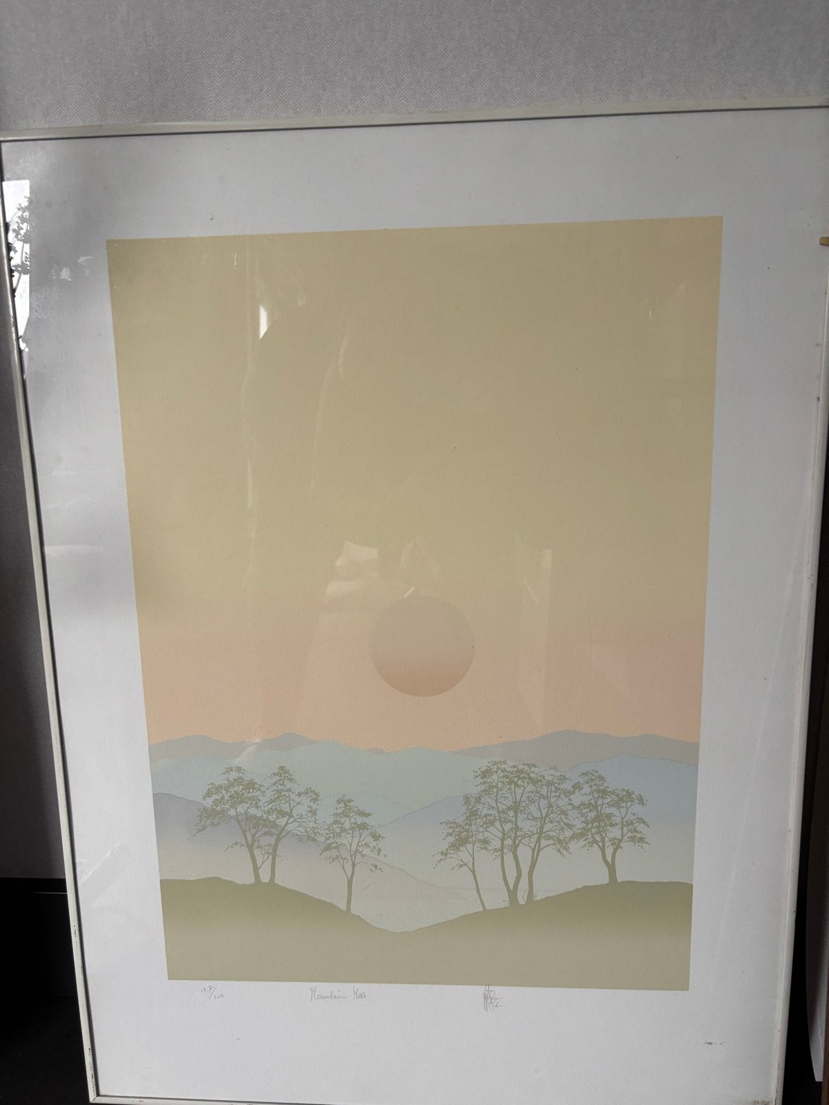 2 Gesigneerde zeefdrukkken ‘Mountain Mist' - genummerd, Antiek en Kunst, Kunst | Etsen en Gravures, Ophalen of Verzenden, 56 cm
