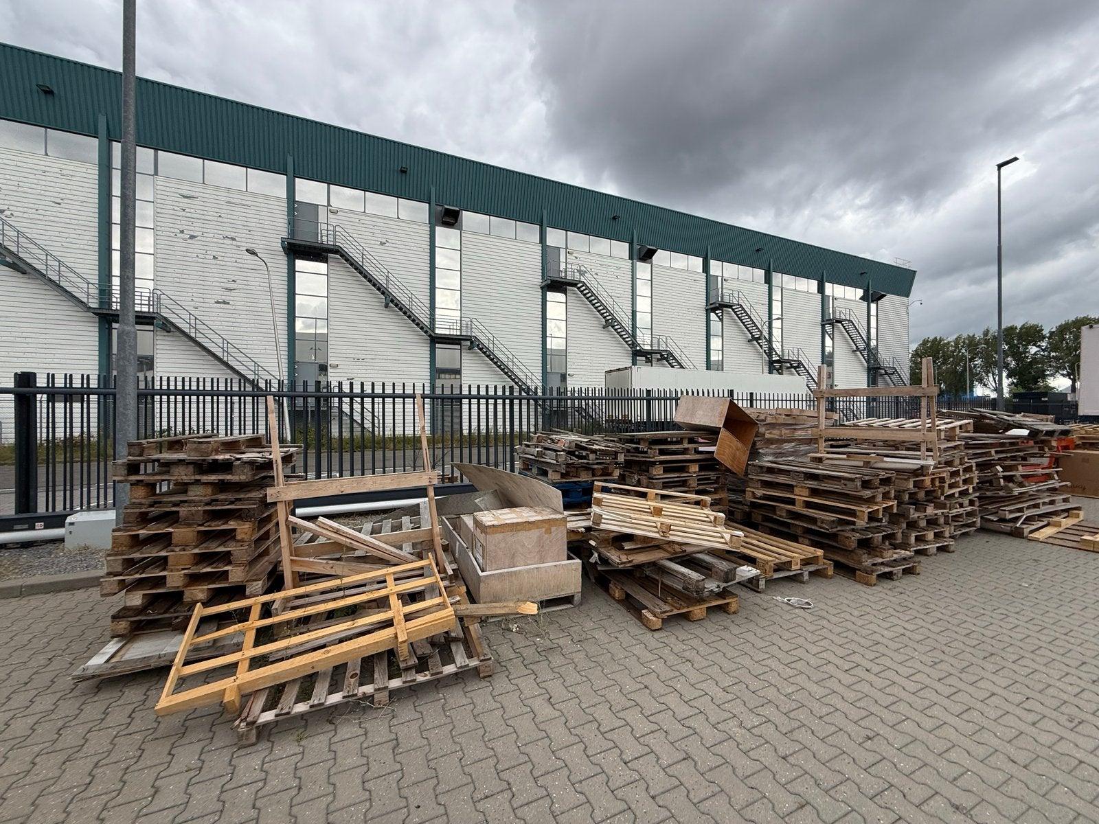 Gratis af te halen: Partij pallets/brandhout (ca. 120 stuks), Ophalen, Gebruikt, Pallet