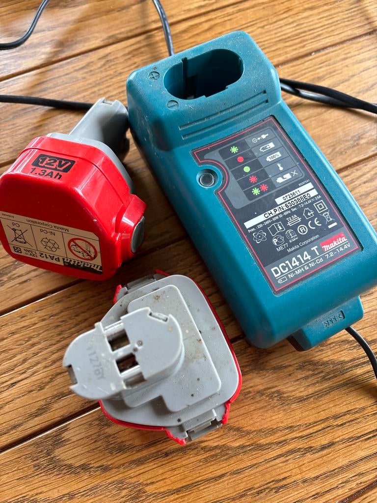 Makita Oplader DC1414T met 2x 12V 1.3Ah Accu's, Ophalen of Verzenden, Gebruikt, Overige typen