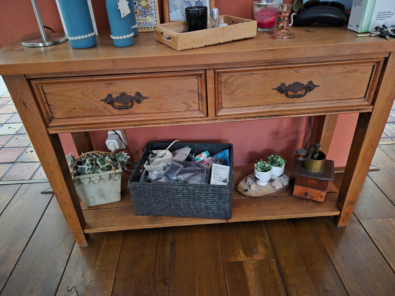 Houten sidetable met lades en opbergruimte, Huis en Inrichting, Tafels | Bijzettafels, Ophalen, Gebruikt, Klassiek, Rustiek, 75 cm of meer