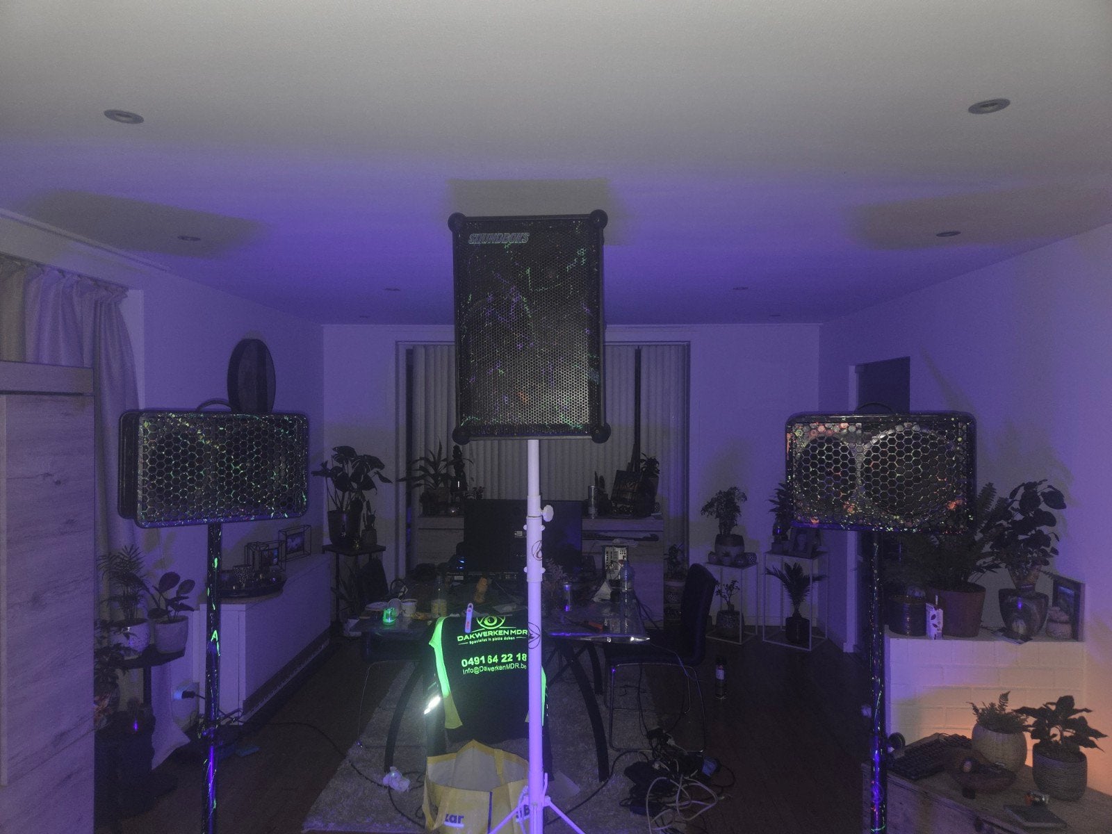 Unieke Soundboks met UV-verf en statief, Audio, Tv en Foto, Luidsprekers, Gebruikt, 120 watt of meer, Front, Rear of Stereo speakers