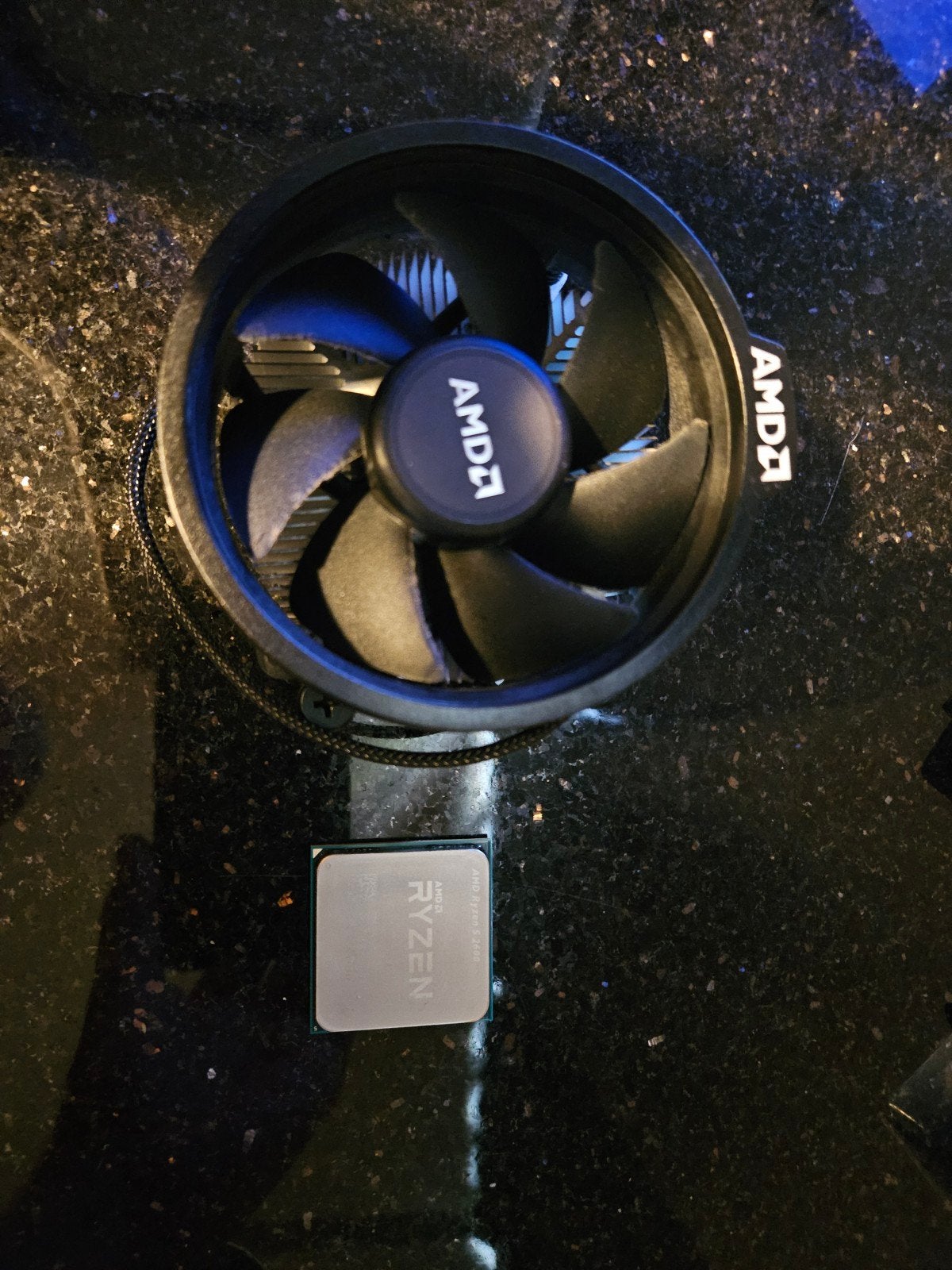 AMD RYZEN 5 2600 + cooler, 6-core, Gebruikt, Socket AM4, 3 tot 4 Ghz