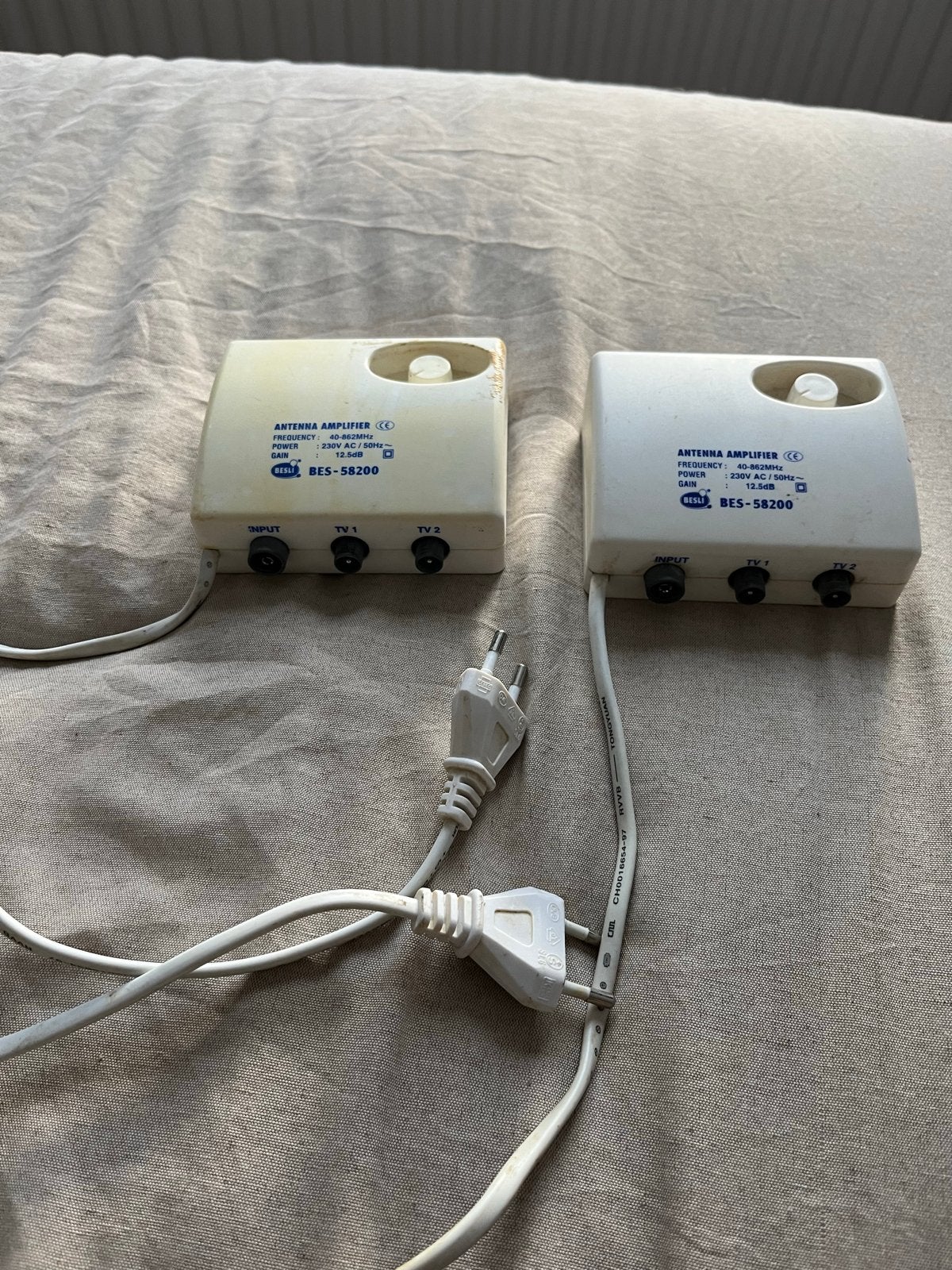2x Antenne versterker BESLI BES-58200, Telecommunicatie, Ophalen of Verzenden, Gebruikt, Toebehoren