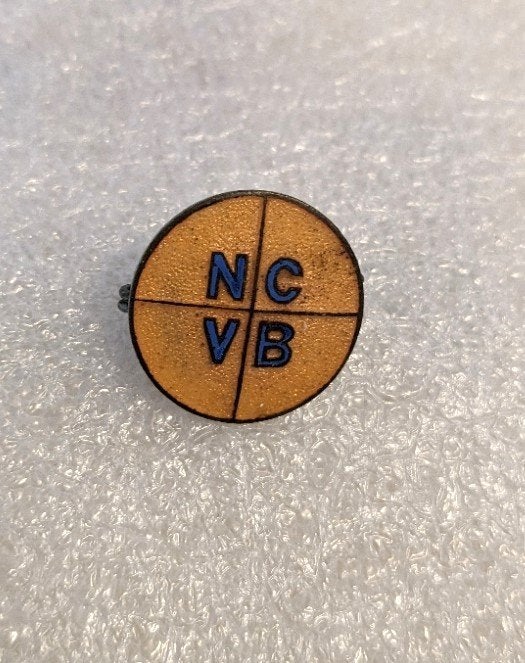 emaille broche speld NCVB Nederl. Christelijke Vrouwen Bond, Verzamelen, Ophalen of Verzenden, Overige onderwerpen, Speldje of Pin