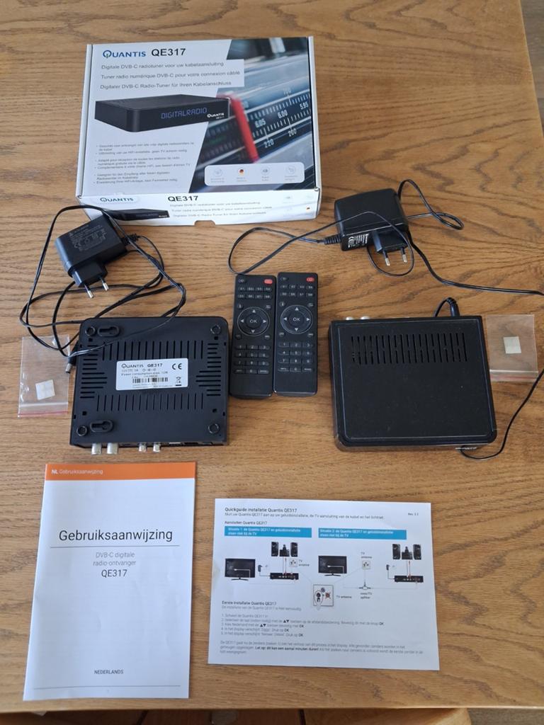 Tweemaal: DVB-C digitale radio- ontvanger, Quantis QE317, Ophalen of Verzenden, Zo goed als nieuw