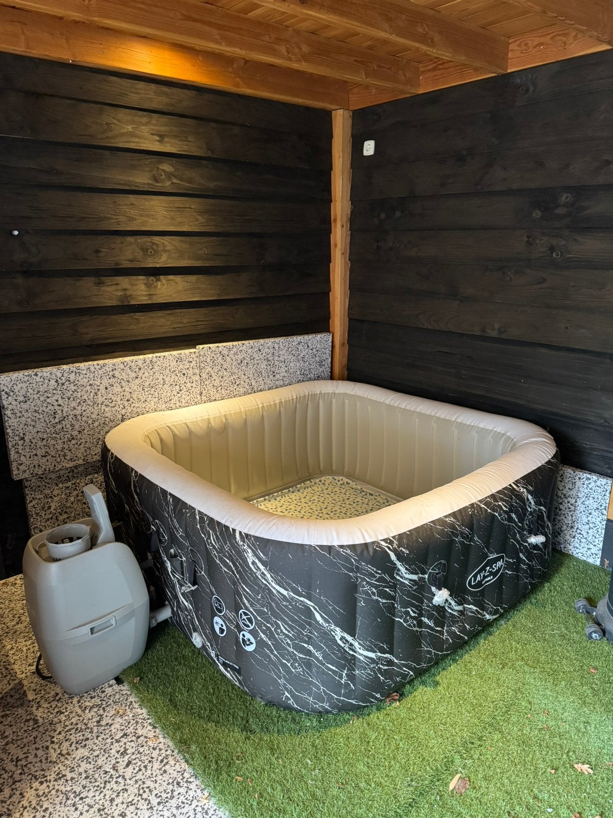 Jacuzzi lay z spa, Ophalen, Zo goed als nieuw, Pomp