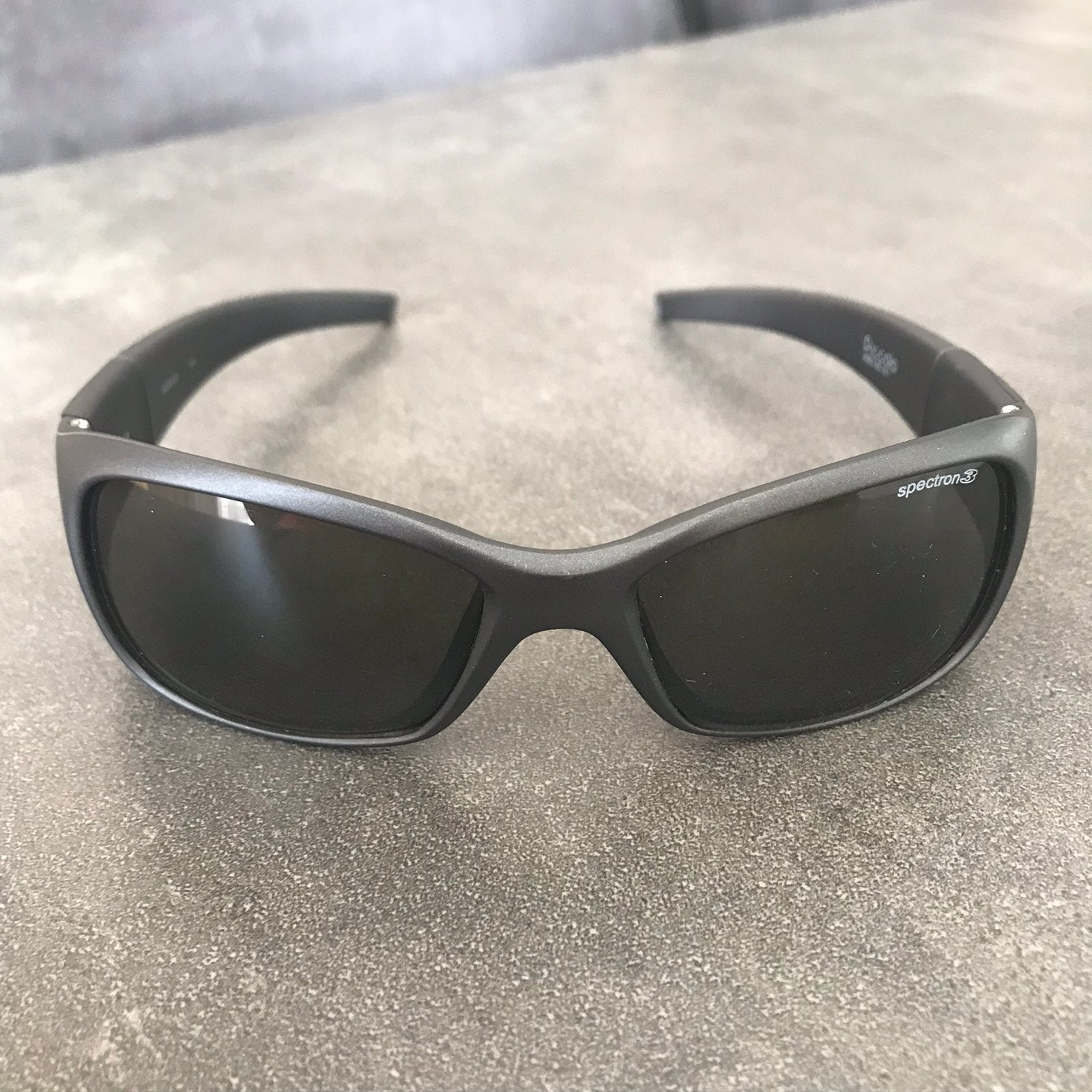 Zonnebril piccolo julbo zwart kind, Kinderen en Baby's, Kindermode-accessoires, Zonnebril, Zo goed als nieuw, Zwart, UV-bescherming