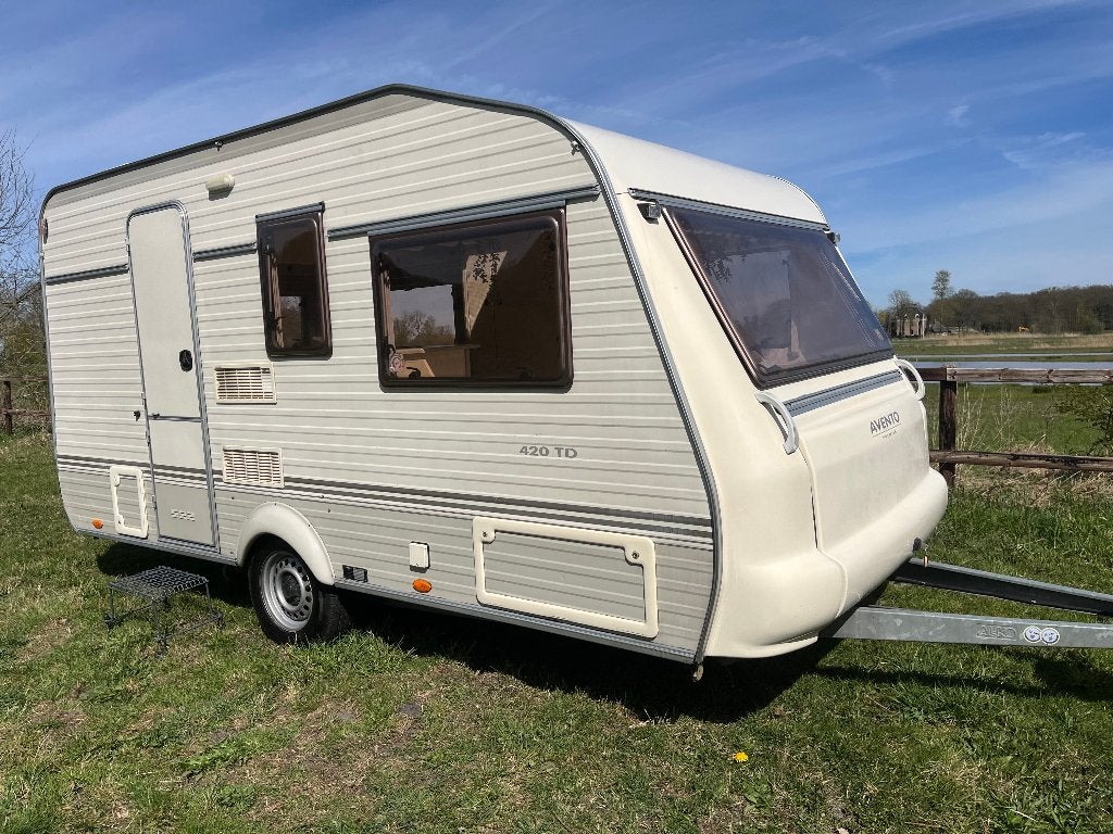 Avento 420TD 2001, BOVAG 2025, Vloerverwarming/WC/luifel, Caravans en Kamperen, Caravans, Schokbreker, Avento, Treinzit, Particulier