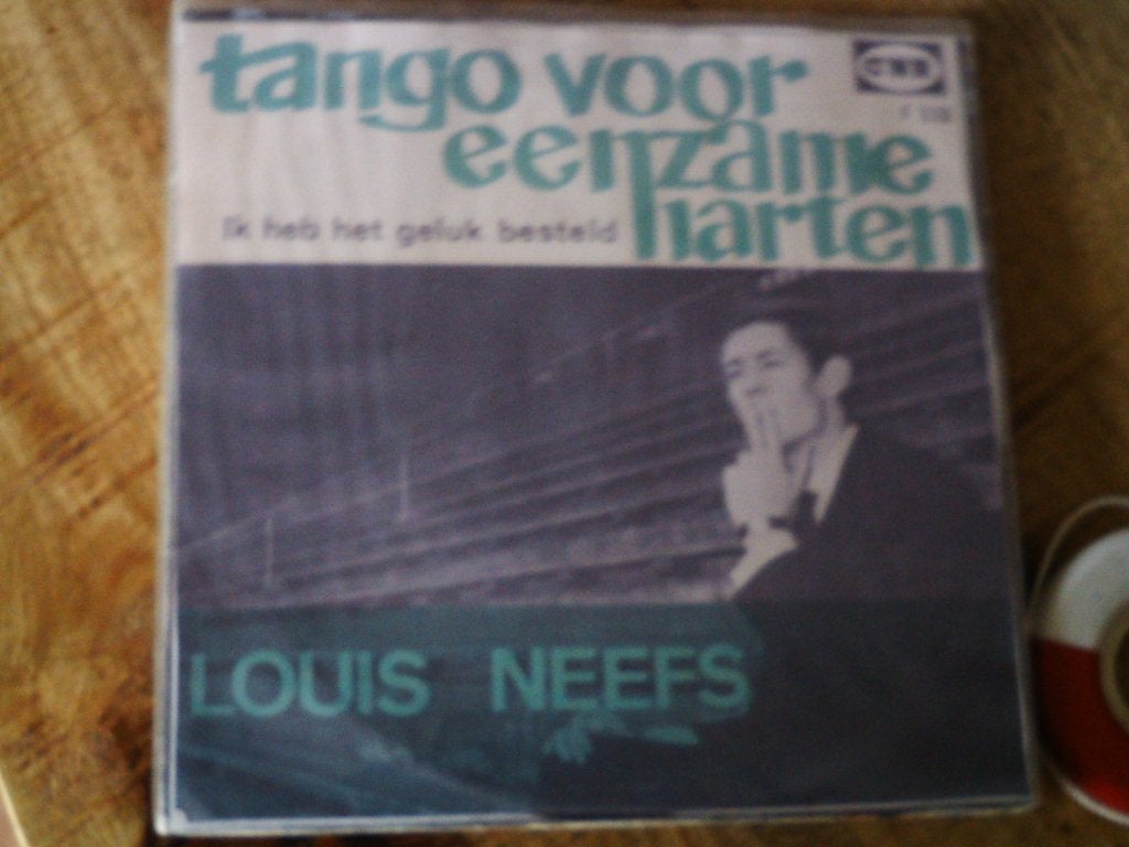 Louis Neefs - Tango voor eenzame harten (7 inch vinyl)  9o, Cd's en Dvd's, 7 inch, Ophalen of Verzenden, Zo goed als nieuw, Beschermende buitenhoes