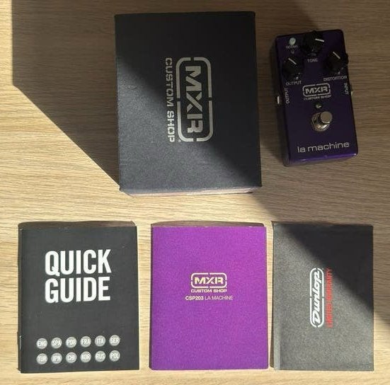 Foto 2 van MXR CSP203 La Machine Octave Fuzz (Custom Shop Gitaarpedaal)