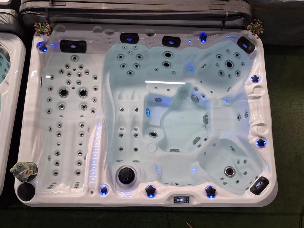 GIGANTISCHE MASSAGE JACUZZI‼️7 persoons familie spa, Ophalen of Verzenden