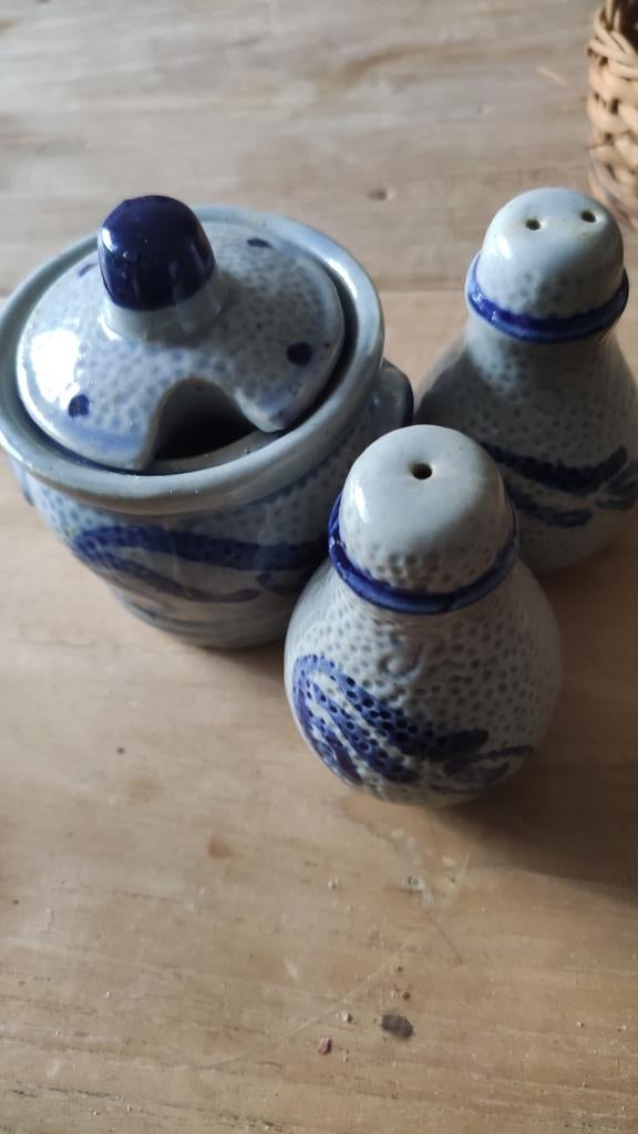 Peper en zout stel met mosterdpotje, Antiek en Kunst, Antiek | Keramiek en Aardewerk, Ophalen of Verzenden