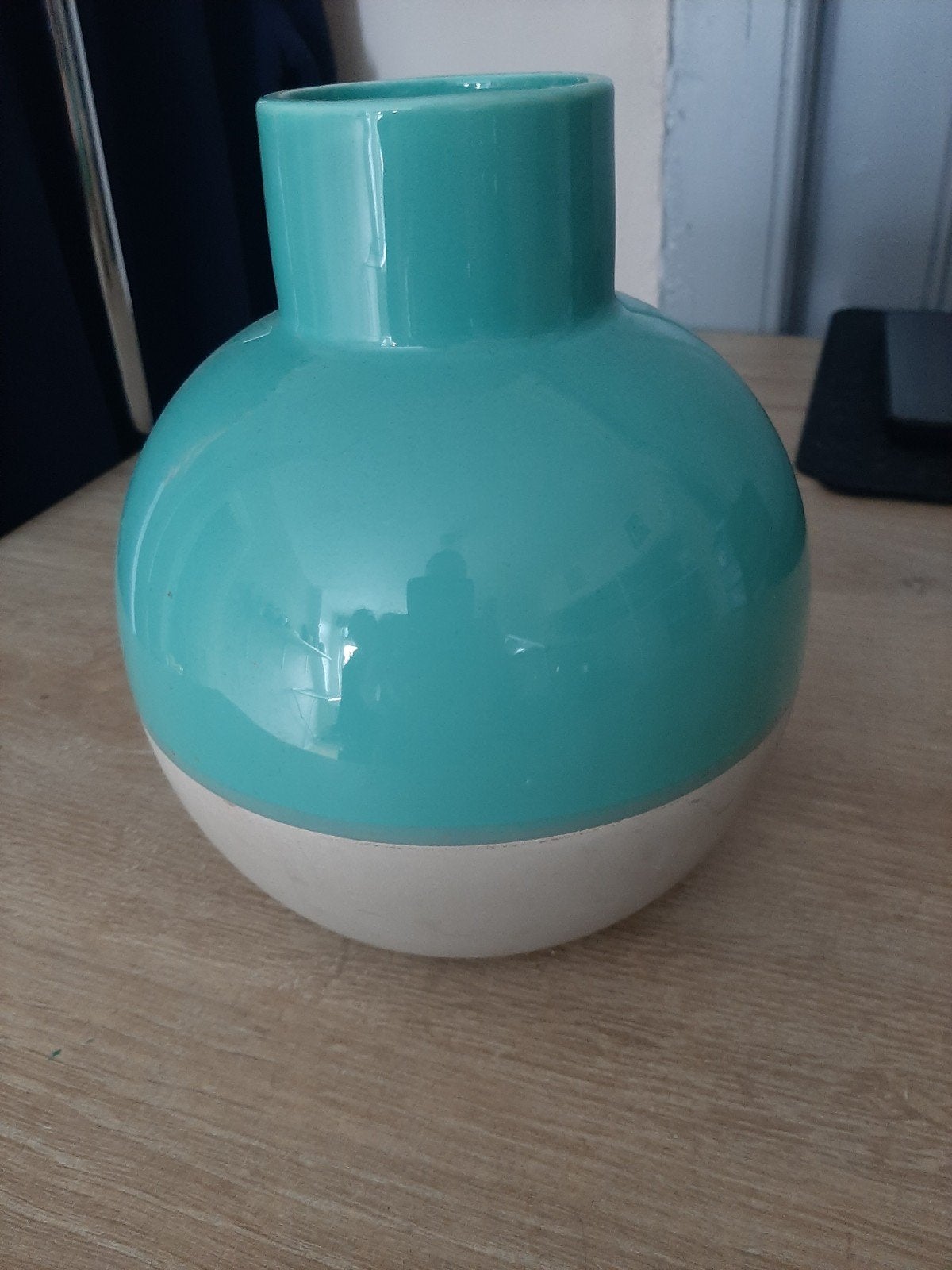 Leuke turquoise bloemenvaas in zeer nette staat, Ophalen of Verzenden, Zo goed als nieuw, Overige kleuren, Steen/keramiek