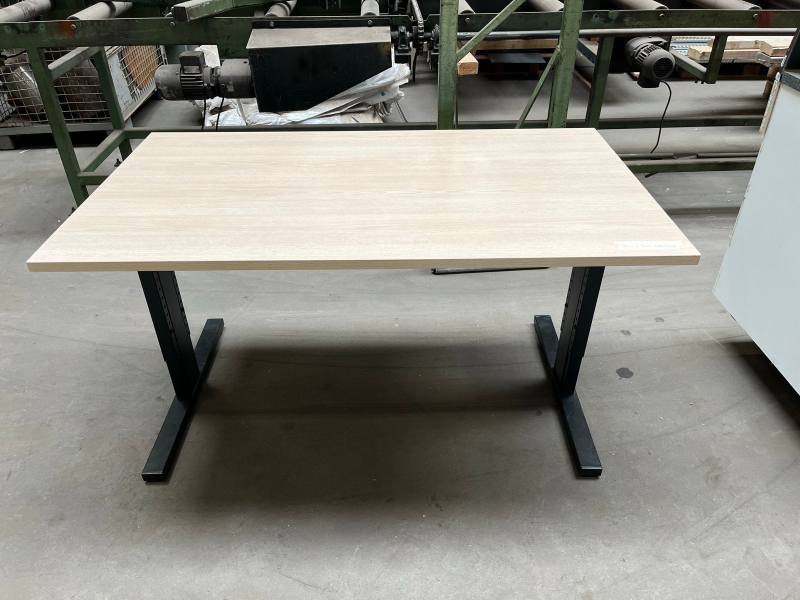 Mooi bureau voor op kantoor - 140x80x74,5 cm, Ophalen, Gebruikt