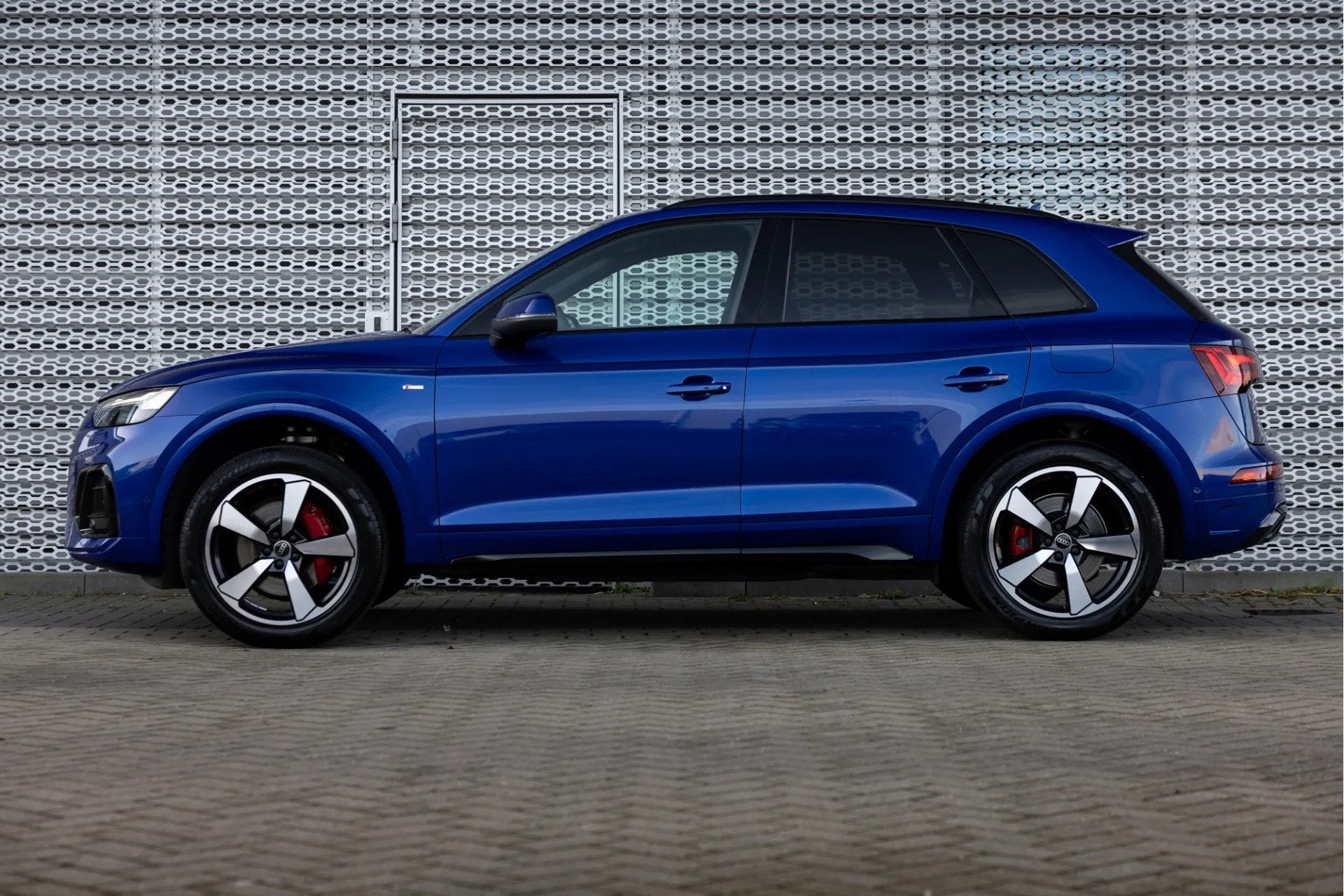 Audi Q5 50 TFSI e 299PK S edition Competition (bj 2025), Automaat, Gebruikt, Blauw, Plug-in hybride