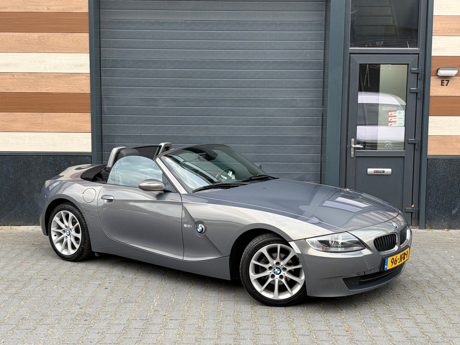 BMW Z4 2.0 Roadster 20I 2009 Grijs - Lage KM! - Nieuwe APK!, Auto's, BMW, 1995 cc, Zwart, 4 cilinders, Cabriolet