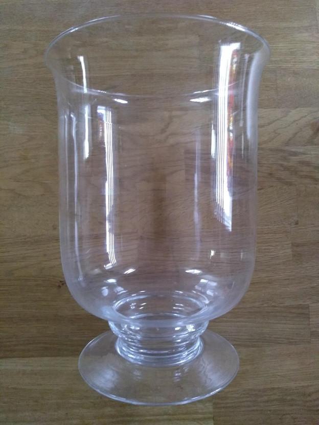 Glazen vaas op voet Diameter 18 cm Hoog 25 cm, Huis en Inrichting, Woonaccessoires | Vazen, Overige kleuren, Ophalen of Verzenden