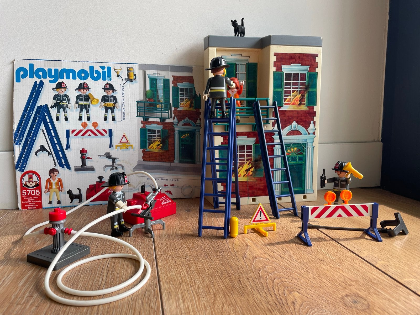 Playmobil Brandweer Set 5705 met Brandend Huis en Figuren, Gebruikt, Gebouw, Complete set, Ophalen of Verzenden