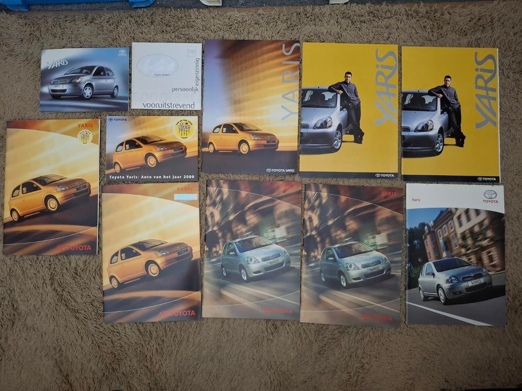Lot autofolders Toyota Yaris 1e generatie, Verzenden, Zo goed als nieuw, Toyota