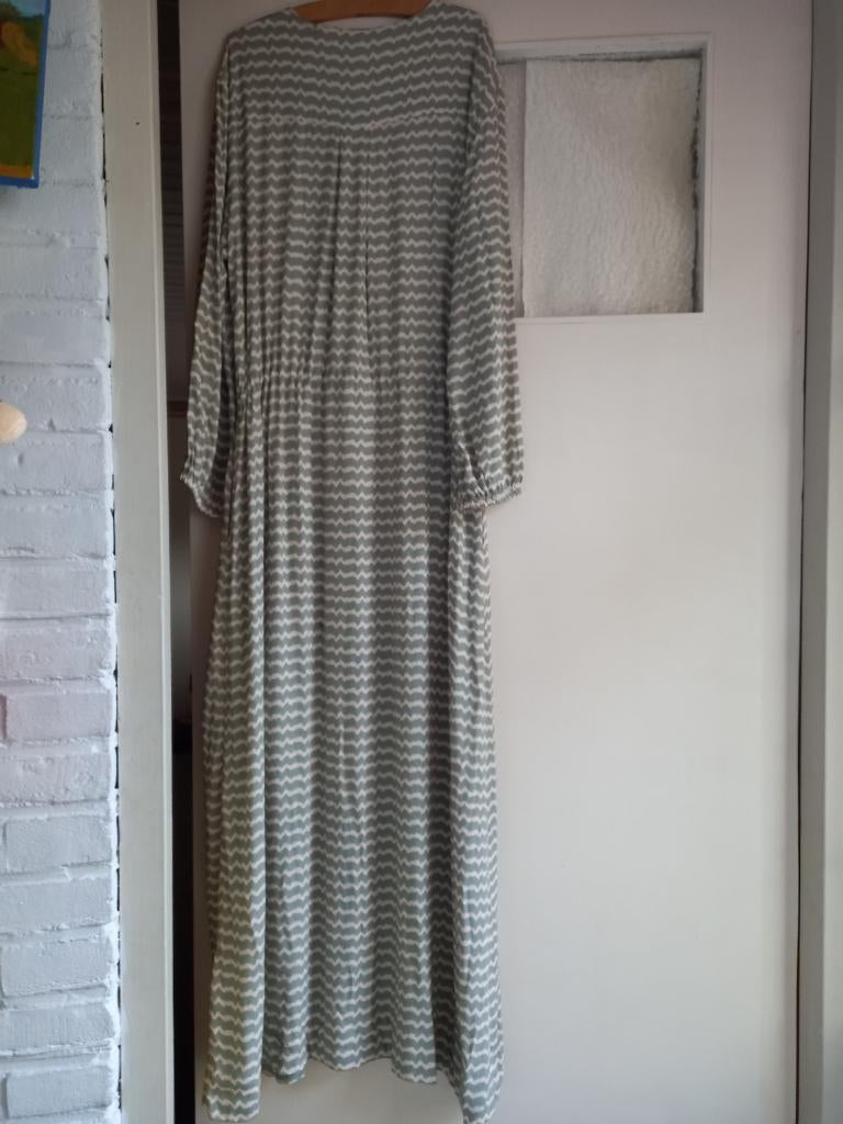 Jurk , merk , MOSCOW, Maat 38/40 (M), Ophalen of Verzenden, Zo goed als nieuw, Onder de knie