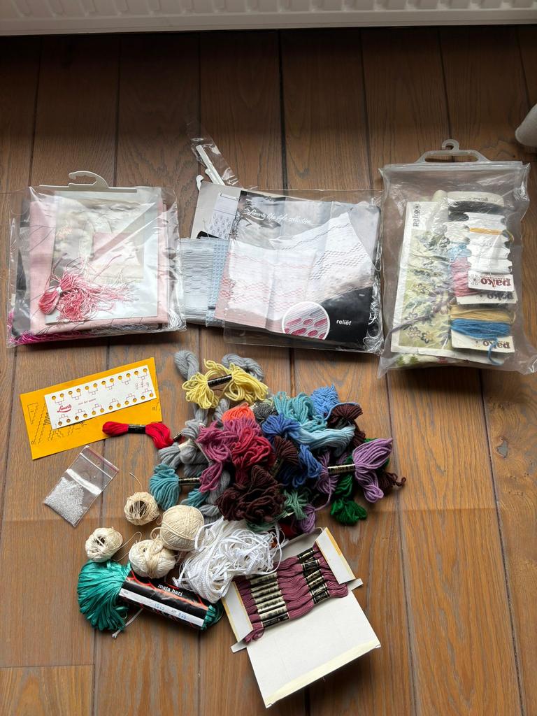 Borduurspullen inclusief drie pakketten, Hobby en Vrije tijd, Borduren en Borduurmachines, Ophalen of Verzenden, Zo goed als nieuw