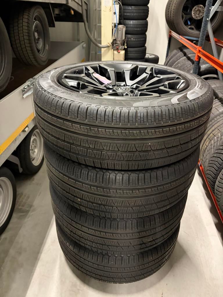 Foto 6 van Nieuwe 22 inch Dodge Ram 2025 Wielen met Pirelli All Season