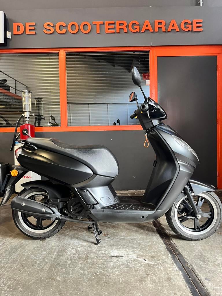 Peugeot kisbee snor 25km 2013, Fietsen en Brommers, Scooters | Peugeot, Gebruikt, Overige modellen, 49 cc, Benzine