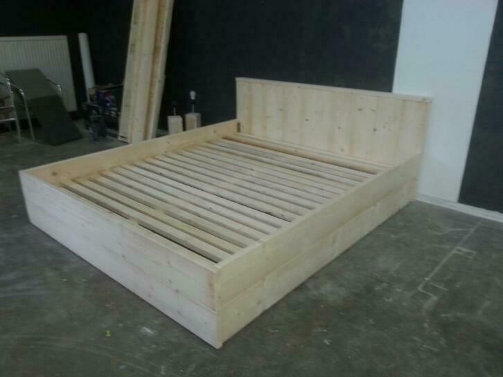 Bed steigerhout