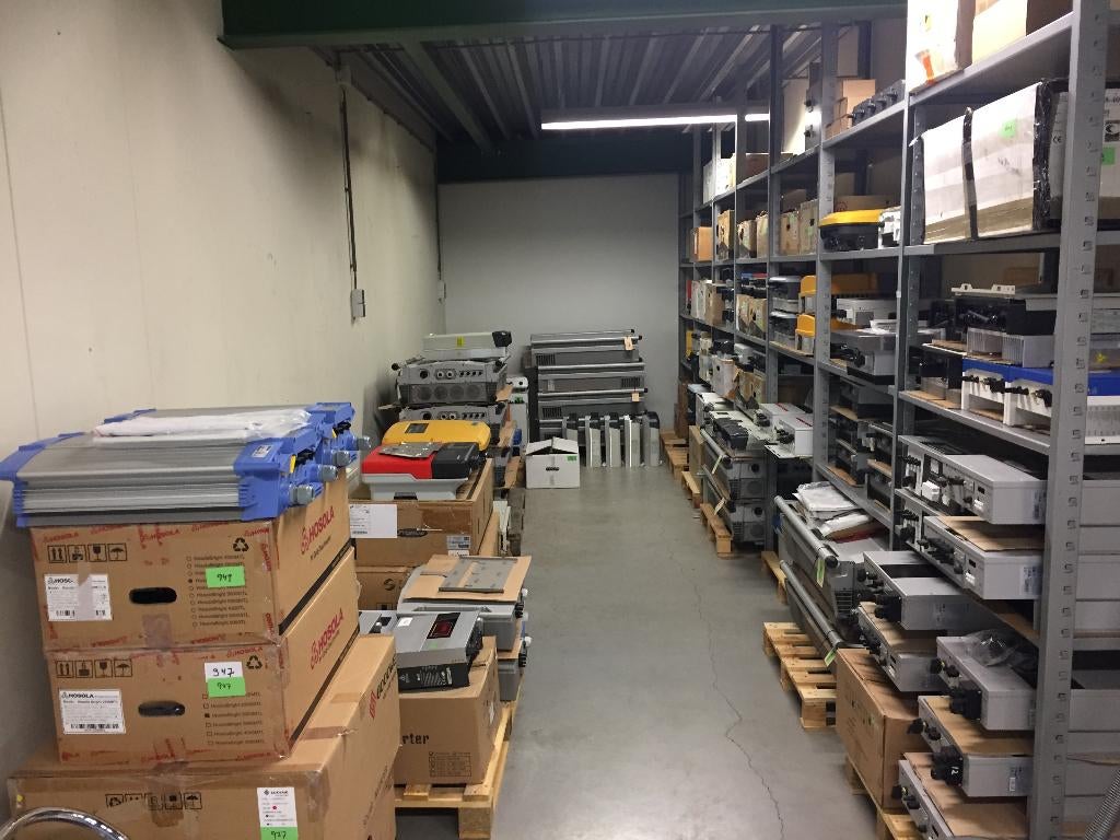 Defecte omvormer? Reparatie van zonnepaneel omvormers!, Ophalen, Gebruikt, Compleet systeem, 200 wattpiek of meer