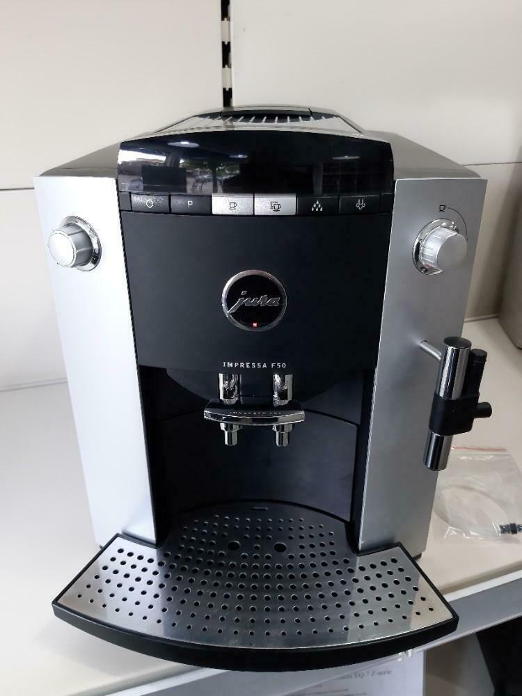 Op zoek naar een koffiemachine? Jura Delonghi Saeco Philips, Espresso apparaat, 10 kopjes of meer, Ophalen of Verzenden, Zo goed als nieuw