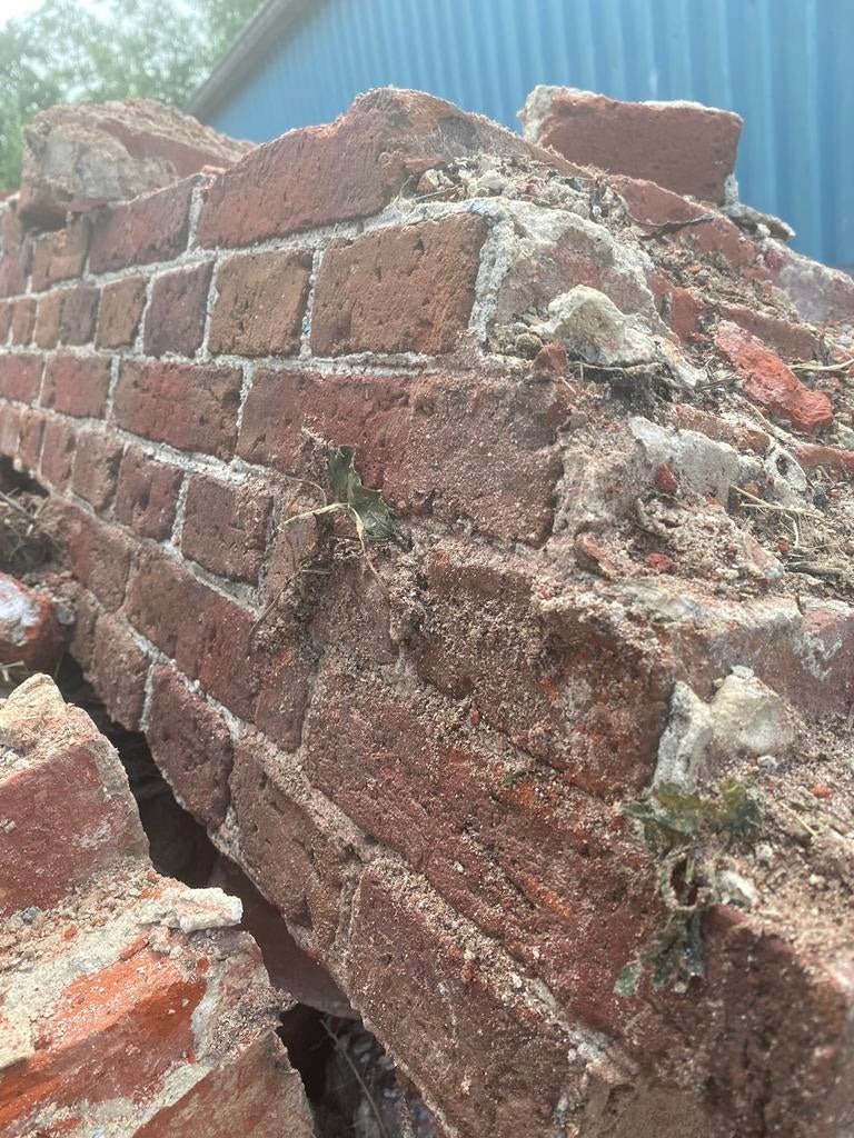 GEZOCHT!; gebouwen / gevels / schuur / stenen voor afbraak!, Ophalen of Verzenden, Gebruikt, Bakstenen