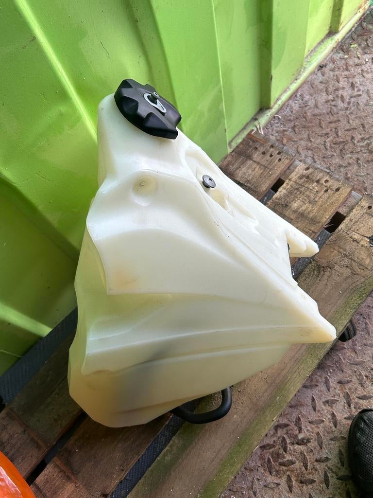 Husaberg Brandstoftank + Pomp, Ophalen of Verzenden, Gebruikt