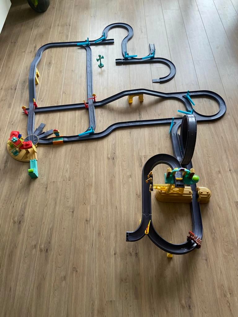Chuggington speelset met treintjes en bewaardoos, Kinderen en Baby's, Speelgoed | Thomas de Trein, Zo goed als nieuw, Ophalen of Verzenden